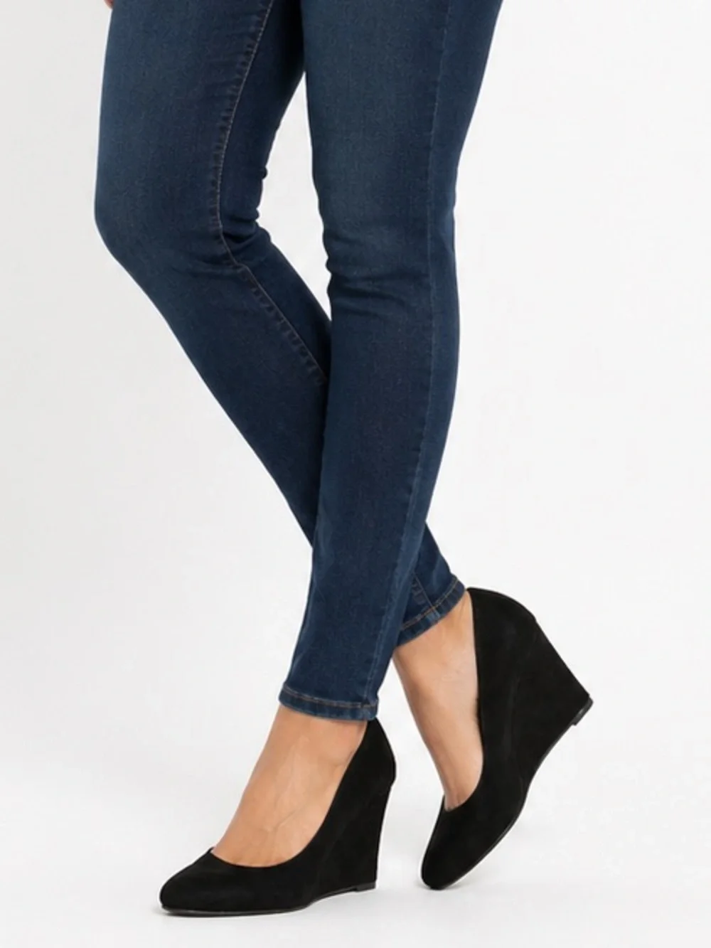 Nine West Size 7 Faux Suede Black‎ Wedge Shoes